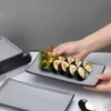 Assiette-japonaise-avanc-e-grise-et-noire-assiette-sushi-plat-principal-occidental-restaurant-cr-atif-cuisine Assiette à Sushi Japonaise