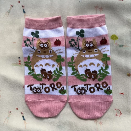 Chaussettes-femme-Hayao-Miyazaki-Mon-Voisin-Totoro-Chihiro-Kiki-la-petite-sorci-re-Printemps-Et-Mignon-11 Mini chaussettes Totoro - Rose à rayures