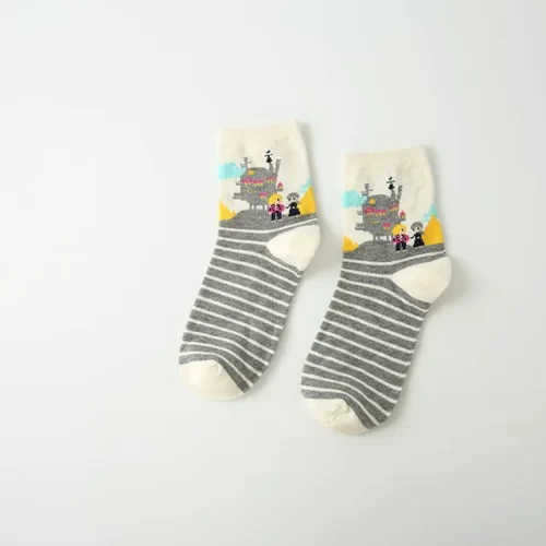 Chaussettes-femme-Hayao-Miyazaki-Mon-Voisin-Totoro-Chihiro-Kiki-la-petite-sorci-re-Printemps-Et-Mignon.jpg_640x640-35 Chaussette Château Ambulant