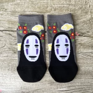 Chaussettes-femme-Hayao-Miyazaki-Mon-Voisin-Totoro-Chihiro-Kiki-la-petite-sorci-re-Printemps-Et-Mignon.jpg_640x640-40 Mini chaussettes Chihiro - Sans visage gris