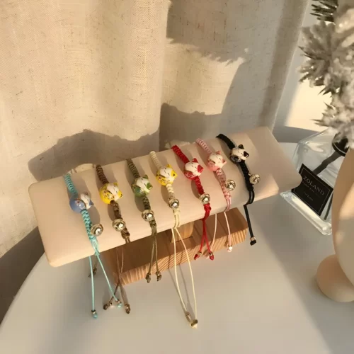 Maneki-Neko-ULtress-e-red-bracelet-handmade-for-women-bell-jewelry-UL.jpg_ Bracelet Japonais Maneki Neko