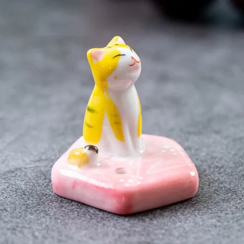 ceramic-incense-holder-thurible-incense-cap-raised-ornaments-for-the-house-japanese-cat.jpg_640x640-4 Porte Encens Chat Kawaii - Jaune-et-rose